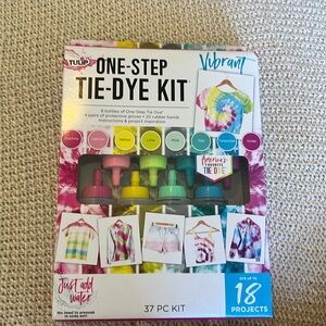 TIE DYE SET BRAND NEW